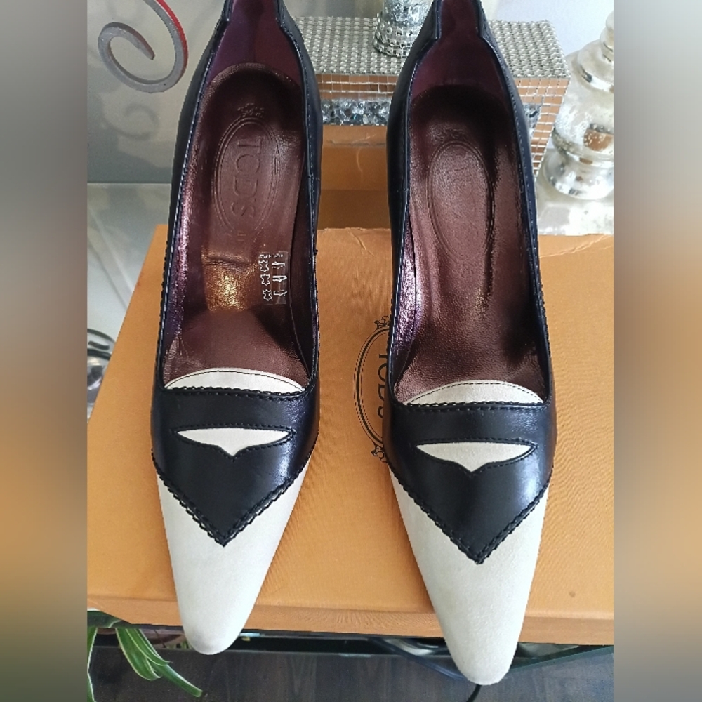 Tod's Elegant Black and Cream Heels